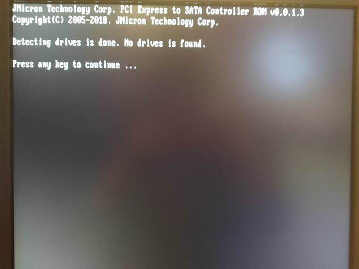 Pre-boot prompt indicating the card doesn't detect any drives