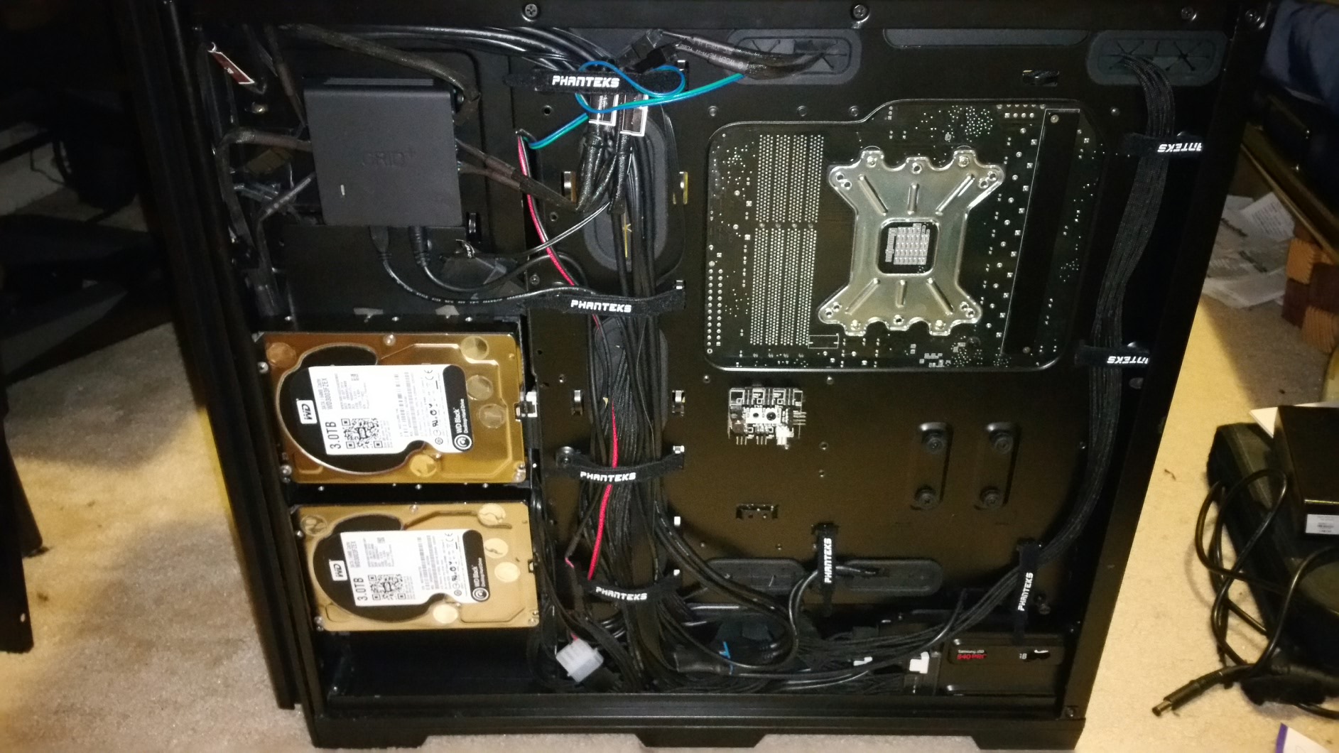 Define HDD cooling Cases / Chassis - Level1Techs Forums