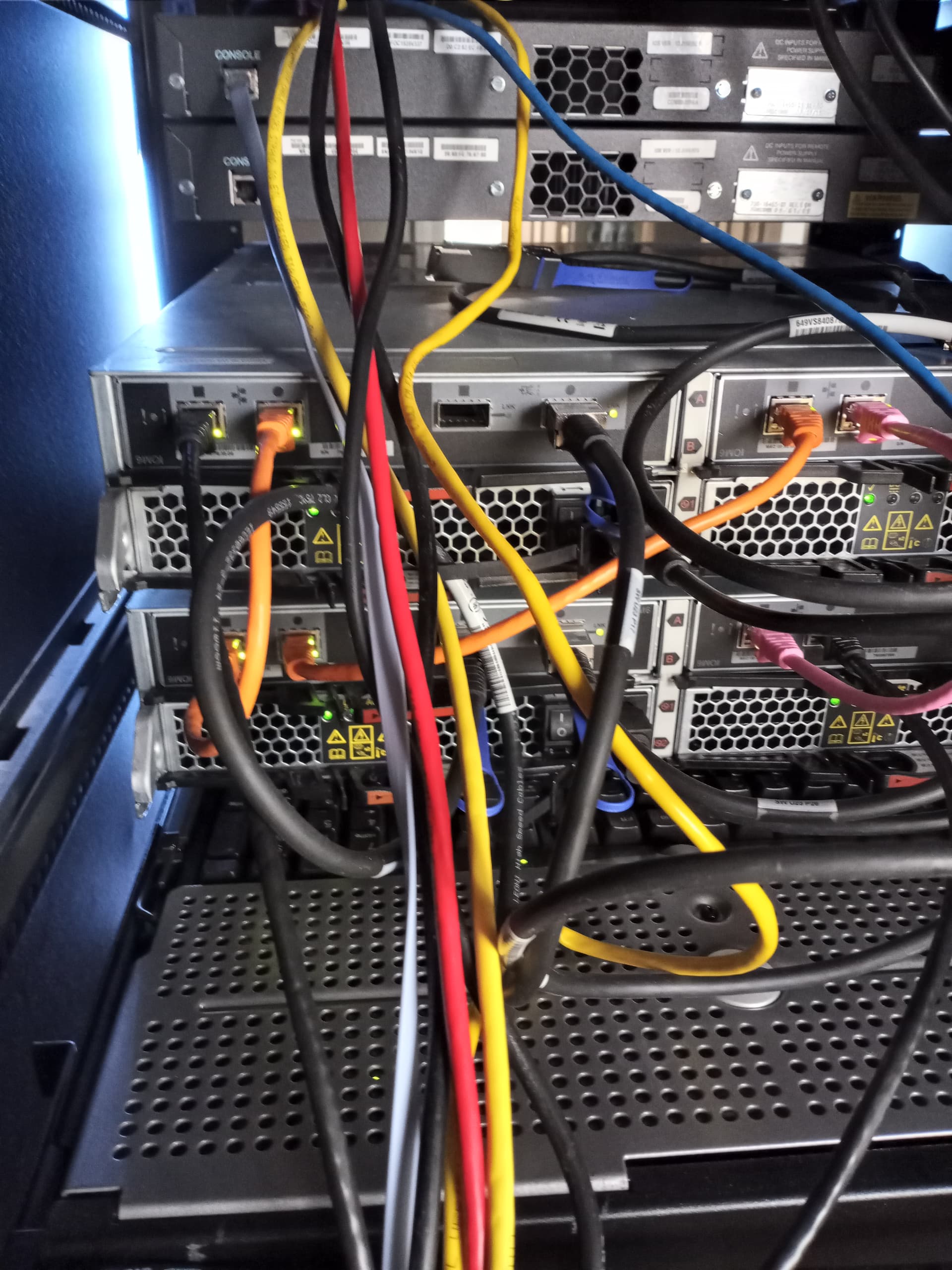 Just acquired 2 decommissioned NetApp DS224, what should i do with it ? :  r/homelab